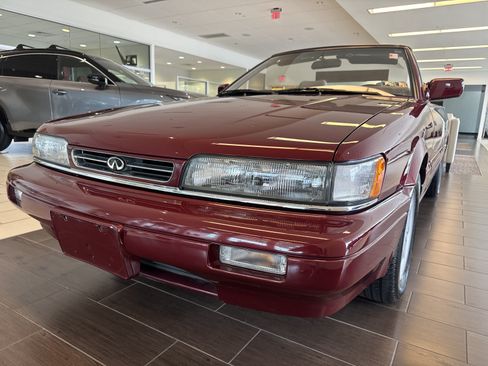 Used 1991 INFINITI M30 Convertible RWD image 2