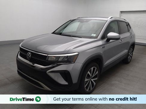 Used 2023 Volkswagen Taos SE w/ Panoramic Sunroof Package FWD image 1