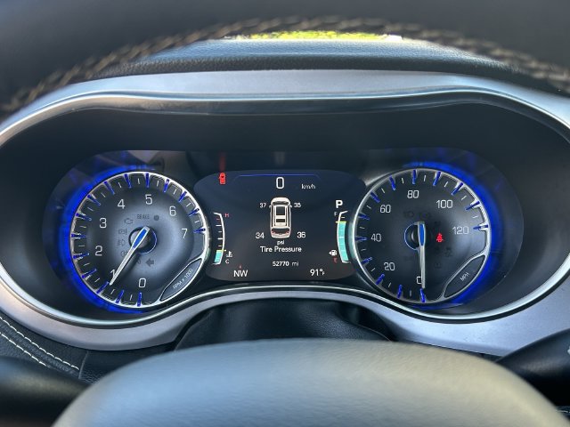 Used 2025 Chrysler Pacifica Limited FWD image 31