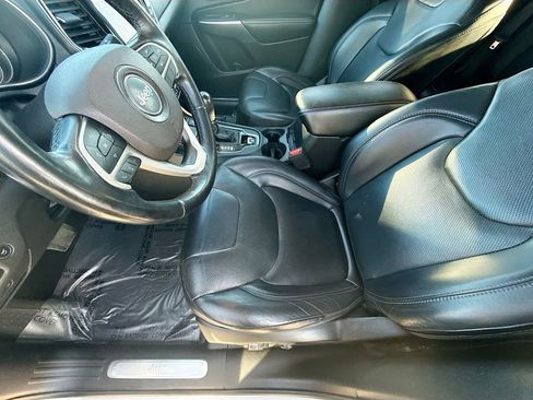 Used 2019 Jeep Cherokee Limited AWD/4WD image 18