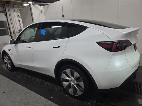 Used 2023 Tesla Model Y Long Range image 2