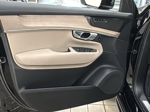 New 2026 Volvo XC90 T8 Plus w/ Protection Package Premier image 22