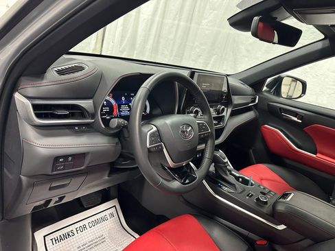Used 2025 Toyota Highlander XSE image 15