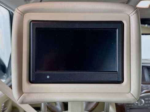 Used 2017 INFINITI QX80 2WD w/ Driver Assistance Package image 39