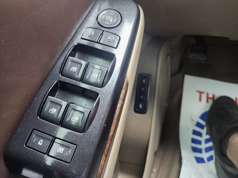 Used 2015 Chevrolet Suburban LT image 21