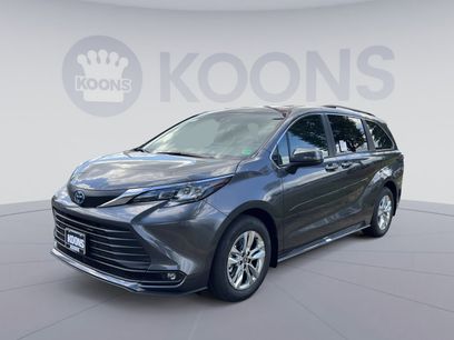 New 2025 Toyota Sienna XLE