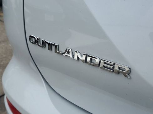 Used 2023 Mitsubishi Outlander SE image 8
