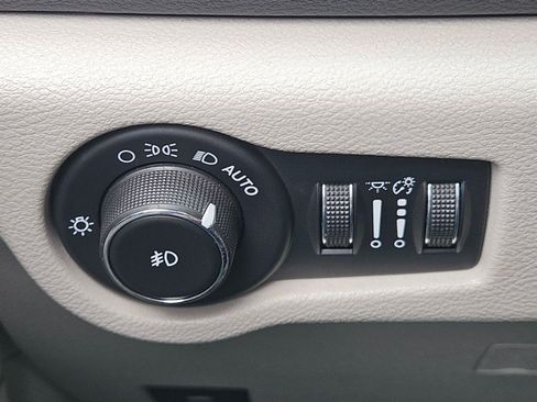 Used 2017 Chrysler Pacifica Touring-L FWD image 15