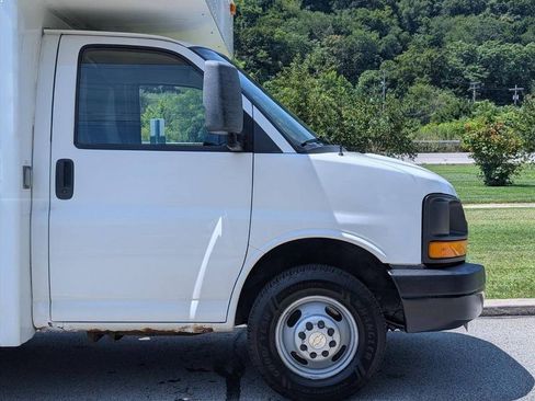 Used 2008 Chevrolet Express 3500 image 16