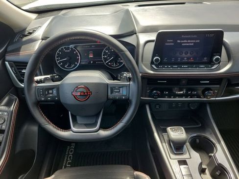 Used 2025 Nissan Rogue SV image 17