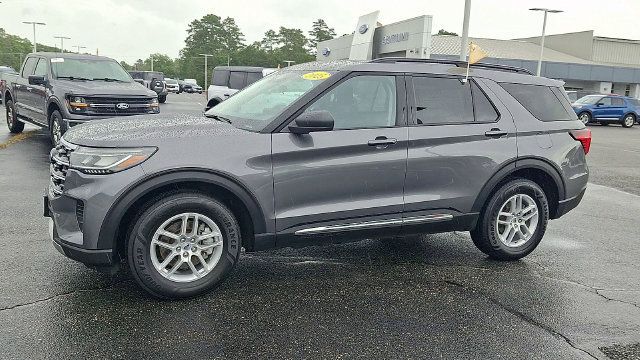 Certified 2025 Ford Explorer Active AWD/4WD image 4