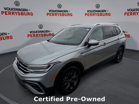 Certified 2022 Volkswagen Tiguan SE image 1