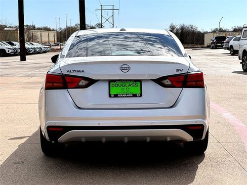 Used 2024 Nissan Altima 2.5 SV image 7