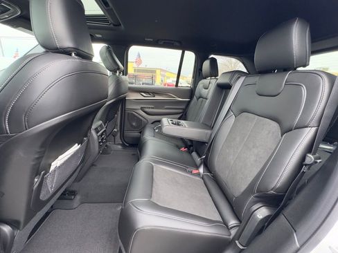 New 2026 Jeep Grand Cherokee Altitude image 15