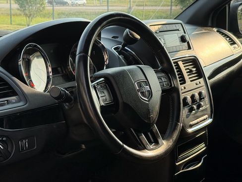 Used 2016 Dodge Grand Caravan SE FWD image 5