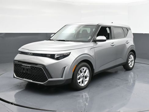Used 2023 Kia Soul LX w/ LX Technology Package image 4