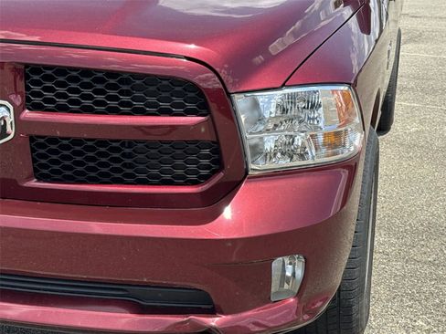 Used 2018 RAM 1500 Express w/ Express Value Package AWD/4WD image 9