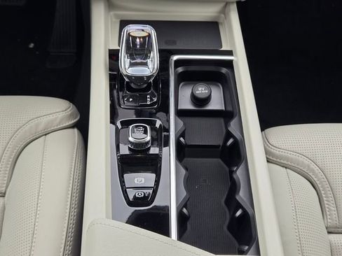 New 2026 Volvo XC60 B5 Ultra w/ Protection Package Premier AWD/4WD image 21
