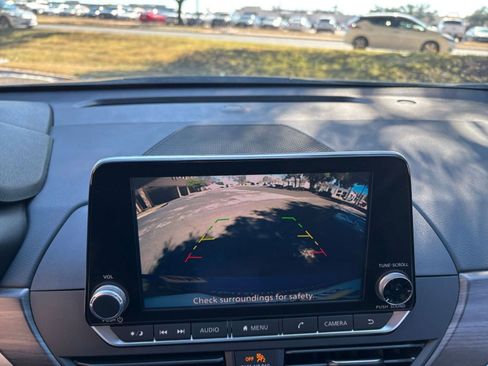 Used 2025 Nissan Altima 2.5 SV image 17