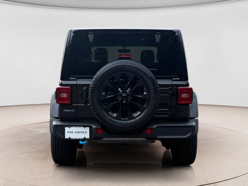 Used 2022 Jeep Wrangler Unlimited Sahara w/ Cold Weather Group AWD/4WD image 4