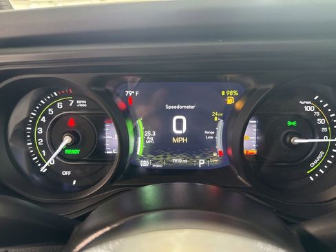 Used 2025 Jeep Wrangler Unlimited Sahara AWD/4WD image 16