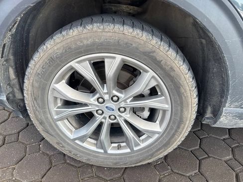 Used 2022 Ford Explorer XLT w/ Equipment Group 202A AWD/4WD image 10