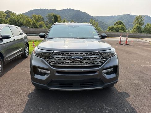 Used 2023 Ford Explorer Limited w/ Equipment Group 301A AWD/4WD image 2