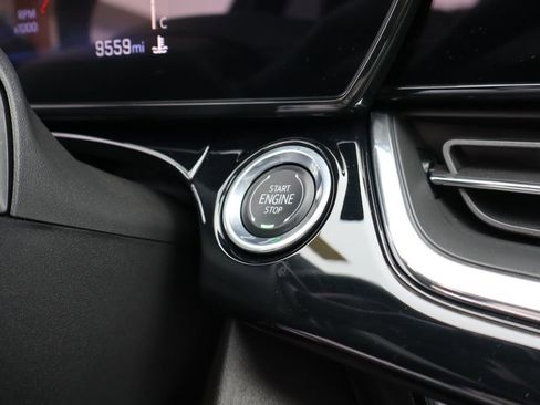 Used 2025 Chevrolet Trax RS w/ Sunroof Package image 18