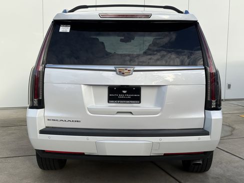 Used 2019 Cadillac Escalade Premium Luxury image 8