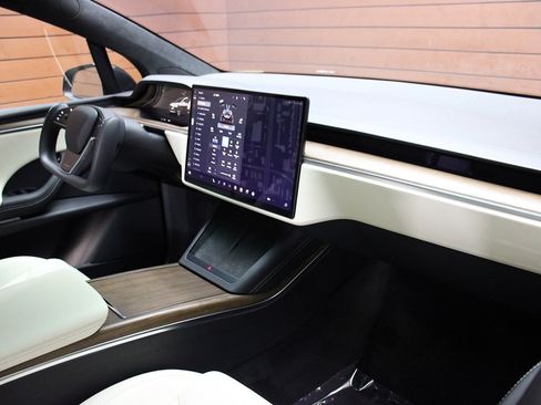 Used 2023 Tesla Model X image 22