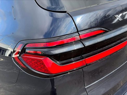 Certified 2024 BMW X7 xDrive40i w/ M Sport Package image 27