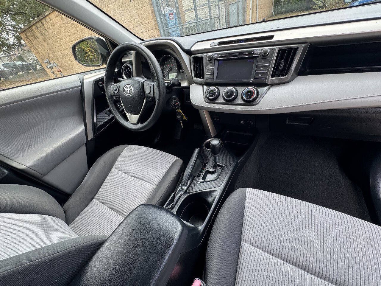 Used 2013 Toyota RAV4 LE FWD image 21