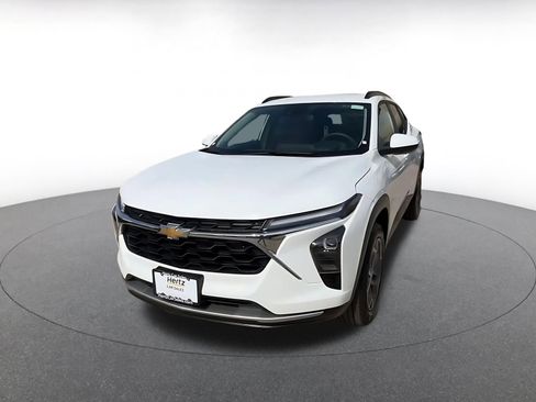 Used 2025 Chevrolet Trax LT image 7