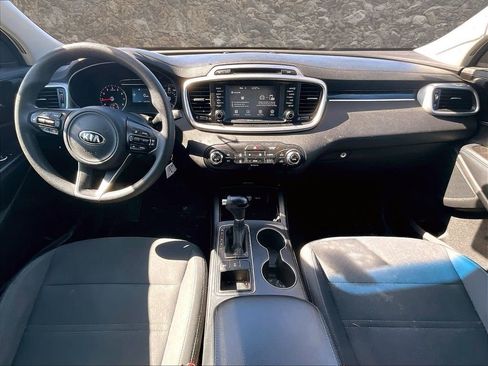 Used 2018 Kia Sorento LX image 12