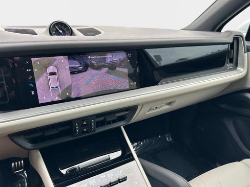 Used 2024 Porsche Cayenne Base image 27