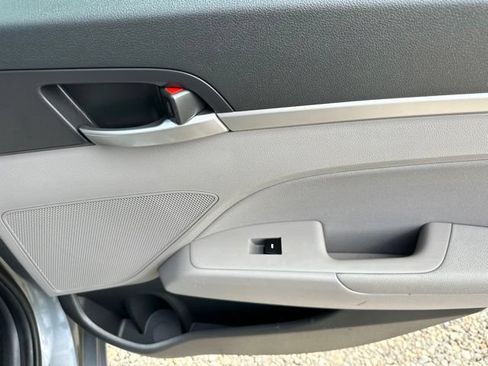 Used 2019 Hyundai Elantra SEL FWD image 18