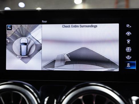 Used 2023 Mercedes-Benz GLB 250 4MATIC image 17