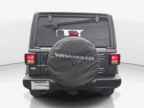 Used 2018 Jeep Wrangler Unlimited Sport S AWD/4WD image 7