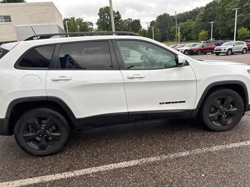Used 2019 Jeep Cherokee Latitude Plus AWD/4WD image 5