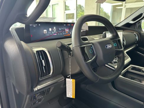 Used 2027 Ford Expedition Tremor w/ Driver's Package AWD/4WD image 18