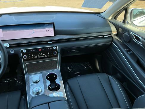 Used 2025 Genesis GV80 3.5T Advanced image 17