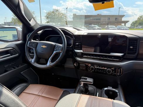 Used 2026 Chevrolet Silverado 1500 High Country w/ Technology Package AWD/4WD image 12