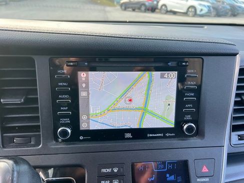 Used 2019 Toyota Sienna SE image 22