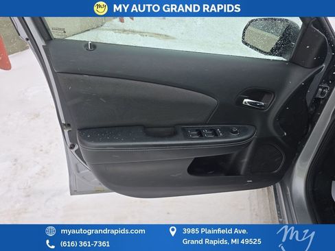 Used 2014 Dodge Avenger SE image 10