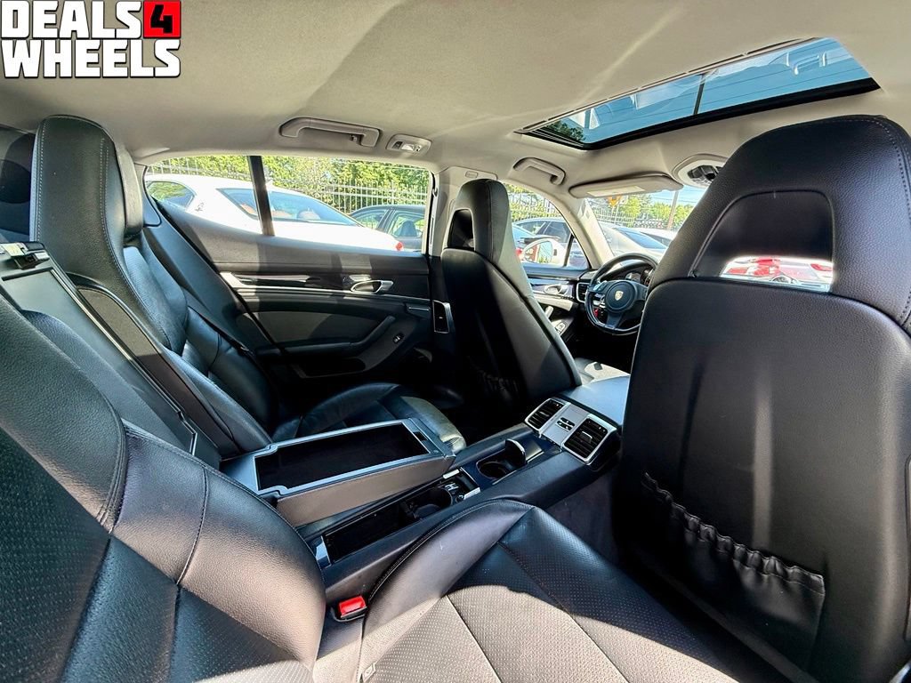 Used 2016 Porsche Panamera RWD image 33