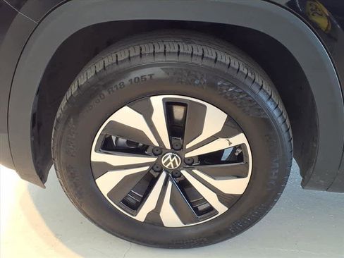 Certified 2024 Volkswagen Atlas Cross Sport SE FWD image 8