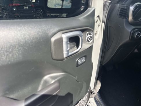 Used 2021 Jeep Wrangler Unlimited Sport image 16