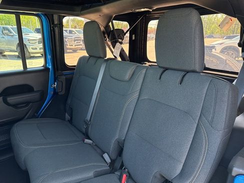Used 2024 Jeep Wrangler Unlimited Sport AWD/4WD image 38