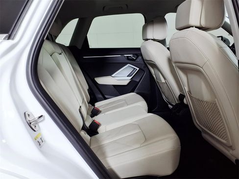 Used 2021 Audi Q3 2.0T Premium w/ Convenience Package image 10