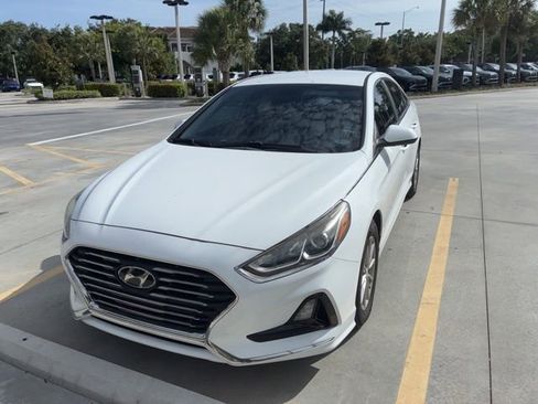 Used 2019 Hyundai Sonata SE FWD image 2